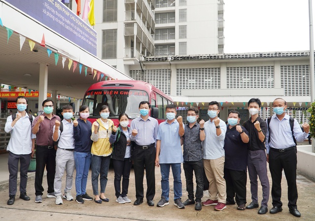 Những y, bác sĩ đến Bắc Giang với lời hẹn hết COVID-19 mới về - Ảnh 1.