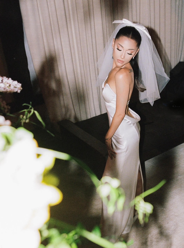 Ảnh cưới của Ariana Grande được hé lộ, đẹp như cổ tích - Ảnh 5.
