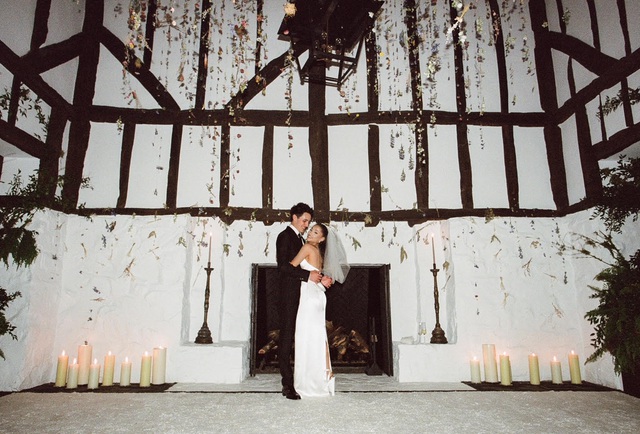 Ảnh cưới của Ariana Grande được hé lộ, đẹp như cổ tích - Ảnh 6.