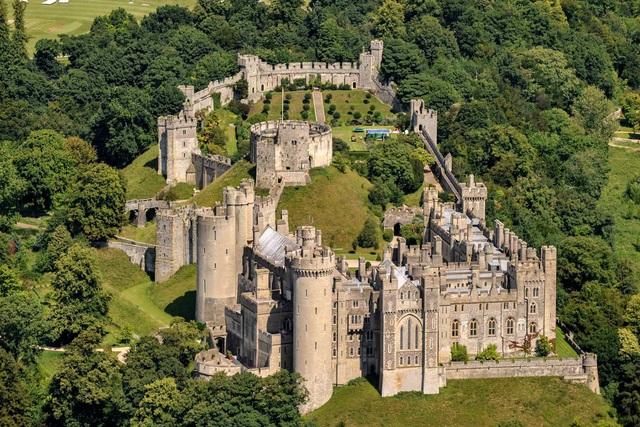 Cổ vật 1,4 triệu USD bị đánh cắp tại lâu đài Anh - Ảnh 1.