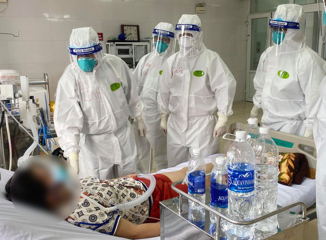 Đội phản ứng nhanh Bệnh viện Chợ Rẫy túc trực ngày đêm điều trị bệnh nhân COVID-19 nặng tại Bắc Giang - Ảnh 2.