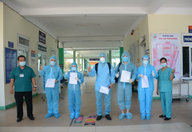 9 bệnh nhân COVID-19 tại Đà Nẵng ra viện - Ảnh 1.