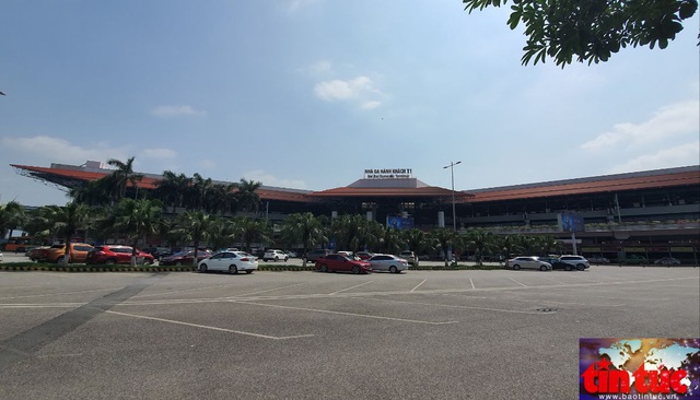 Sân bay Nội Bài vắng hoe trong đợt dịch COVID-19 lần 4 - Ảnh 2.
