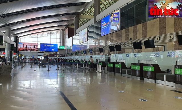 Sân bay Nội Bài vắng hoe trong đợt dịch COVID-19 lần 4 - Ảnh 5.