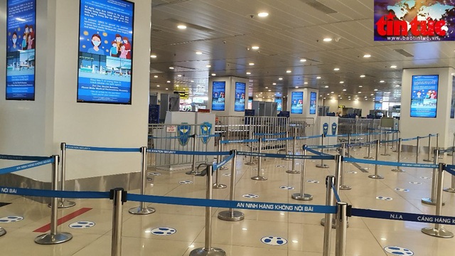 Sân bay Nội Bài vắng hoe trong đợt dịch COVID-19 lần 4 - Ảnh 7.