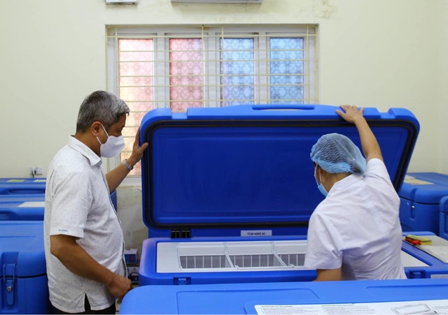 Bộ Y tế chuyển 120.000 liều vaccine COVID-19 tới Bắc Giang - Ảnh 1.