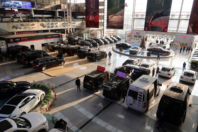 Trung Quốc tung nhiều chính sách ưu đãi kích cầu mua sắm ô tô - Ảnh 1.
