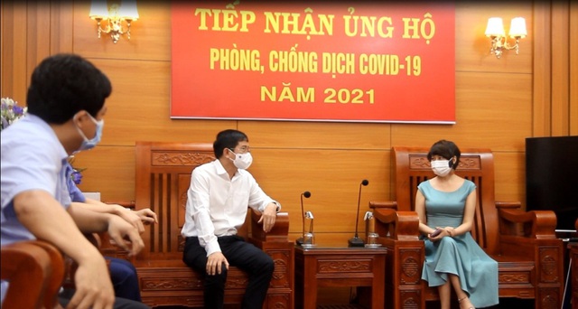 Trao tặng 2.000 kit xét nghiệm nhanh COVID-19 cho tỉnh Bắc Giang và Bắc Ninh - Ảnh 2.