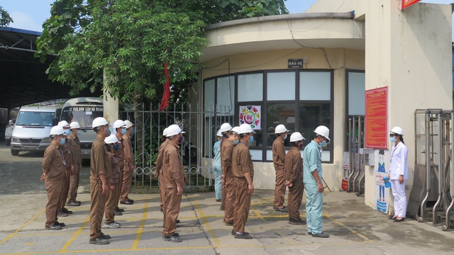 Lào Cai diễn tập phòng, chống COVID-19 tại khu công nghiệp - Ảnh 1.