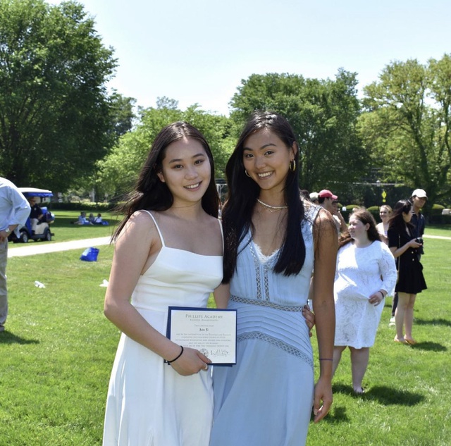 Con gái út của Lý Liên Kiệt tốt nghiệp trường Trung học danh tiếng của Mỹ - Ảnh 2.