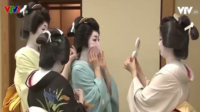 Nghệ sĩ Geisha có nguy cơ bỏ nghề vì dịch bệnh - Ảnh 1.