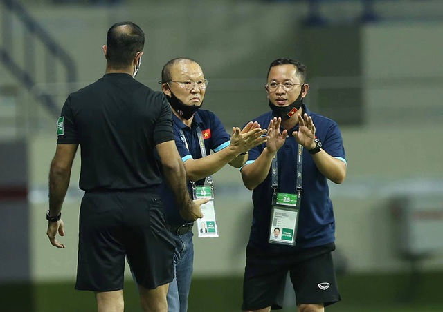 HLV Park Hang Seo bị cấm tiếp xúc với ĐT Việt Nam ở trận gặp UAE - Ảnh 1.