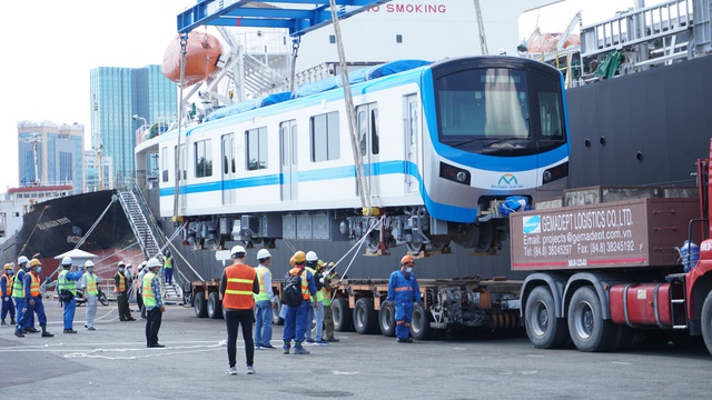 TP Hồ Chí Minh nhập khẩu thành công các đoàn tàu metro giữa mùa dịch - Ảnh 1.