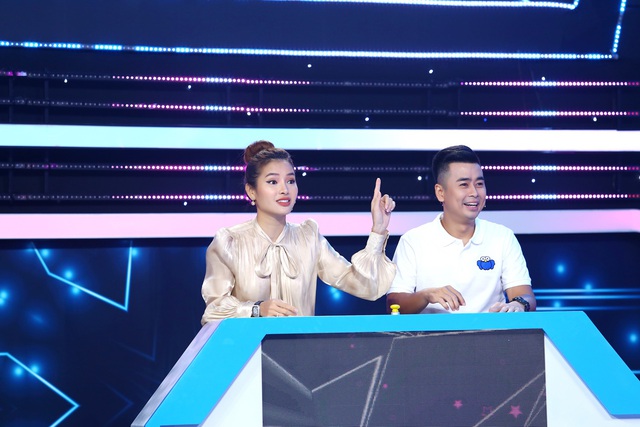 Phương Trinh Jolie và diễn viên hài Lê Trang catwalk ấn tượng trong Sàn đấu ngôi sao - Ảnh 1.