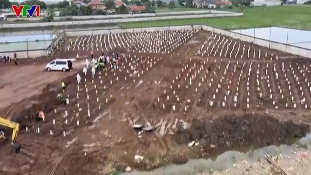 Nghĩa trang tạm bợ đầy ám ảnh ở Indonesia - Ảnh 1.