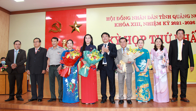 Bí thư Tỉnh ủy Bùi Thị Quỳnh Vân tiếp tục được bầu làm Chủ tịch HĐND tỉnh Quảng Ngãi - Ảnh 1.
