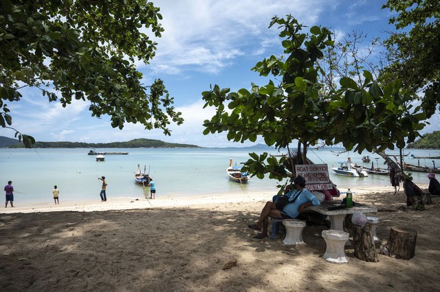 Hộp cát Phuket kỳ vọng “hồi sinh” du lịch Thái Lan - Ảnh 1.