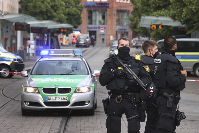 Tấn công bằng dao ở Wuerzburg (Đức) khiến ít nhất 3 người thiệt mạng - Ảnh 2.
