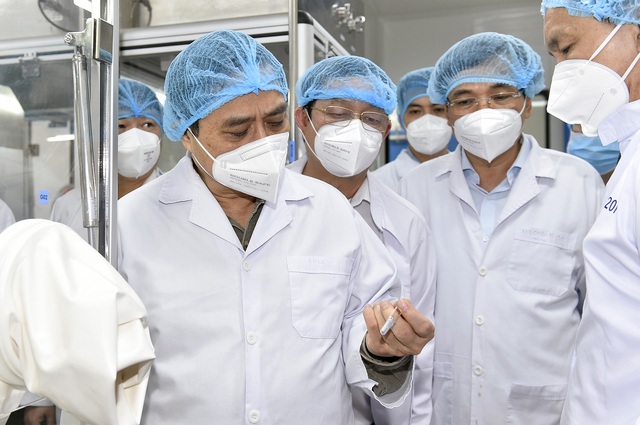 Thủ tướng Phạm Minh Chính: Lập tổ hành động để sản xuất bằng được vaccine phòng COVID-19 nhanh nhất - Ảnh 1.