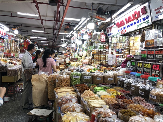 TP Hồ Chí Minh đề nghị phát phiếu đi chợ, tiểu thương bán luân phiên - Ảnh 1.