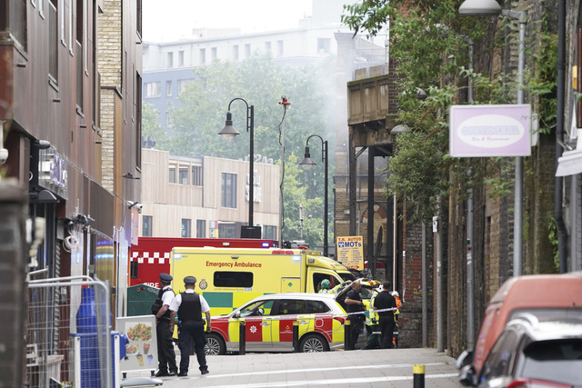 Cháy lớn ở thủ đô London của Anh, hàng trăm người phải sơ tán - Ảnh 7.