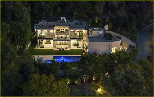 Cận cảnh ngôi nhà 10 triệu USD của quý tử nhà David Beckham và vợ chưa cưới - Ảnh 1.