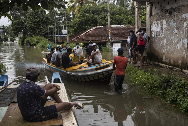 Lũ lụt và sạt lở đất gây thiệt hại nặng nề ở Sri Lanka, 14 người thiệt mạng - Ảnh 4.
