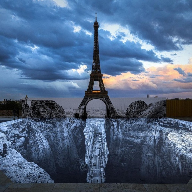 Ảo ảnh tháp Eiffel trên vách đá gây sốt trên mạng - Ảnh 1.