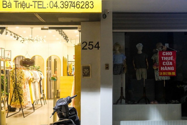 Những con phố thời trang ở Hà Nội: Ngày ế ẩm, tối tắt đèn đi ngủ sớm - Ảnh 3.