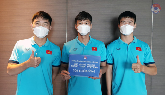 ĐT Việt Nam ủng hộ 300 triệu đồng vào Quỹ vaccine phòng, chống COVID-19 - Ảnh 1.