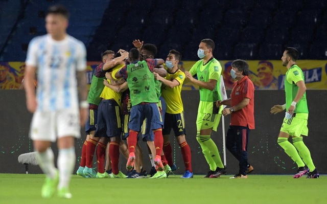 Dẫn trước 2 bàn, Argentina vẫn mất điểm tiếc nuối trước Colombia - Ảnh 2.