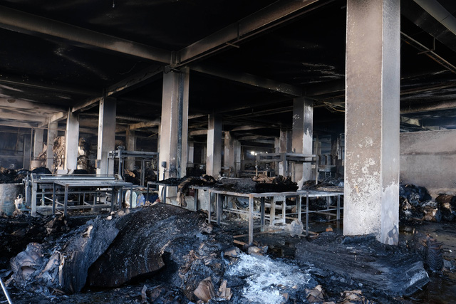 Cháy dữ dội tại nhà máy ở Bangladesh,  ít nhất 52 người tử vong - Ảnh 1.