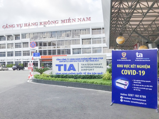 Bệnh viện Đa khoa Tâm Anh triển khai xét nghiệm COVID-19 tại Sân bay Tân Sơn Nhất - Ảnh 1.