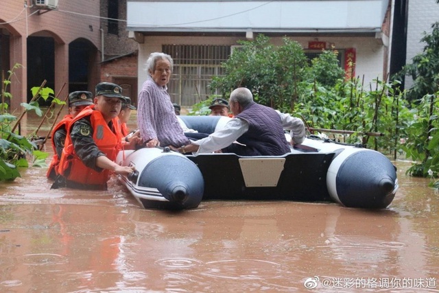 Lũ lụt nghiêm trọng ở Tây Nam Trung Quốc, hàng nghìn người phải sơ tán - Ảnh 1.