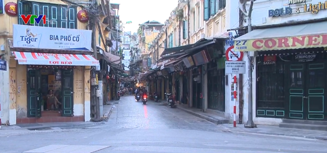 Hàng quán Hà Nội nghiêm túc bán hàng mang đi, một số nơi đóng cửa nghỉ dịch - Ảnh 2.