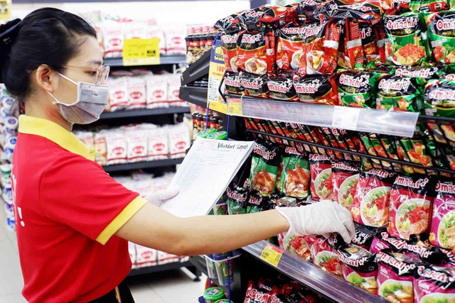 TP Hồ Chí Minh: 189 chợ tạm ngừng hoạt động, nhân viên siêu thị mướt mồ hôi - Ảnh 1.