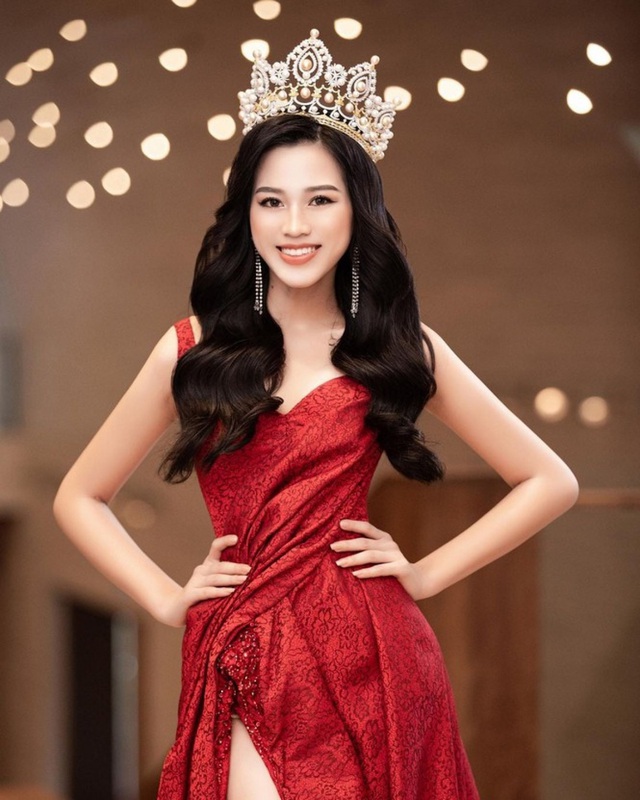 Hoa hậu Việt Nam Đỗ Thị Hà khoe dáng thon với váy tím gợi cảm ở Gia Lai