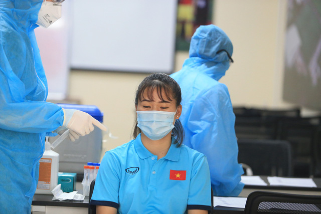 ĐT nữ Việt Nam kiểm tra y tế theo quy định trong ngày đầu hội quân - Ảnh 14.