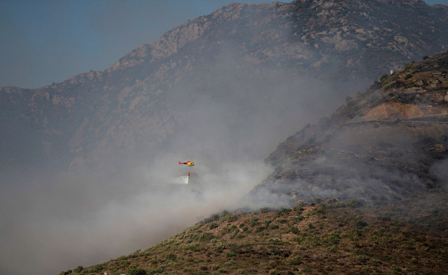 Tây Ban Nha: Cháy rừng dữ dội tại vườn quốc gia Cap de Creus, hàng trăm người phải sơ tán - Ảnh 1.