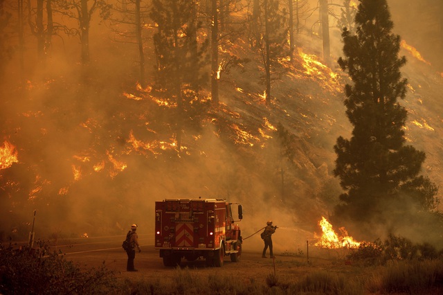Cháy rừng bùng phát và lan rộng tại nhiều bang miền Tây nước Mỹ - Ảnh 11.