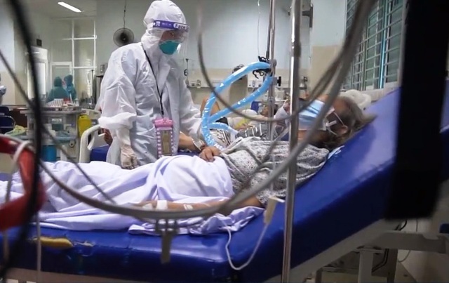 Bên trong bệnh viện dã chiến điều trị bệnh nhân COVID-19 tại TP Hồ Chí Minh - Ảnh 2.