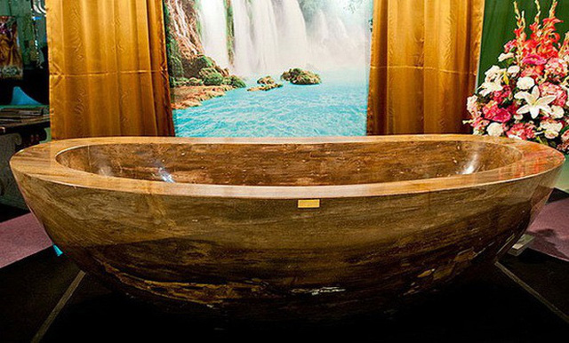 Chiêm ngưỡng bồn tắm đắt nhất thế giới giá 40 tỷ đồng - Ảnh 1.