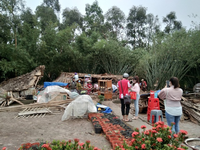 Mưa kèm lốc xoáy ở Kiên Giang khiến gần 100 căn nhà bị sập, nhiều người bị thương - Ảnh 2.