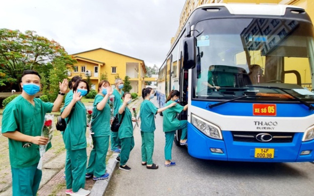 
The delegation of doctors, nurses and technicians of Quang Ninh province supporting Bac Giang (Photo: Quang Tho)
