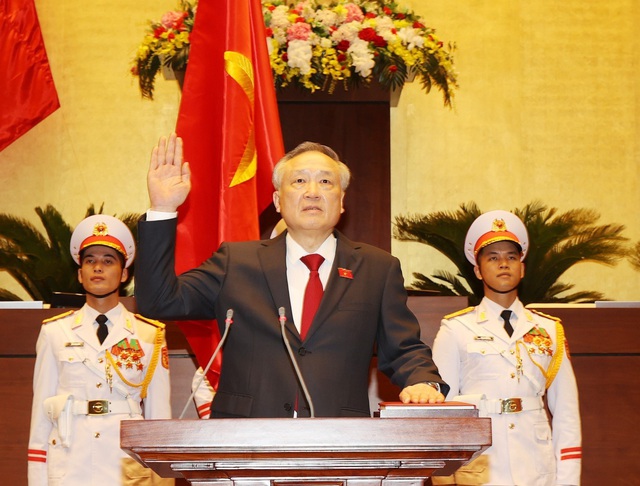 Chánh án Tòa án nhân dân tối cao Nguyễn Hòa Bình tuyên thệ nhậm chức - Ảnh 1.