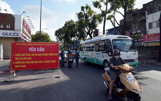
Ho Chi Minh City has set up various medical checkpoints throughout the city. (Photo: NDO/Manh Hao)
