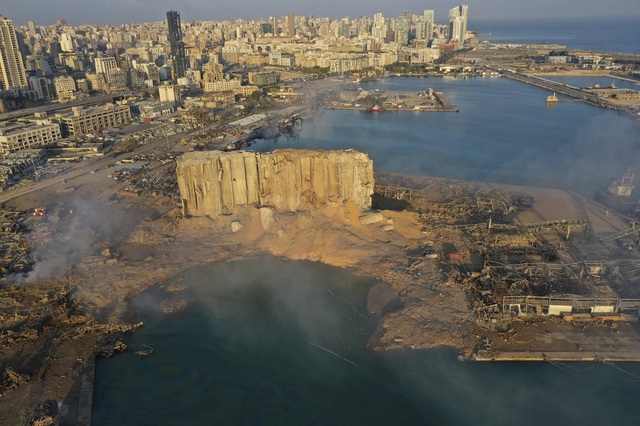 Một năm sau thảm họa ở cảng Beirut, những vết thương để lại vẫn chưa lành - Ảnh 8.