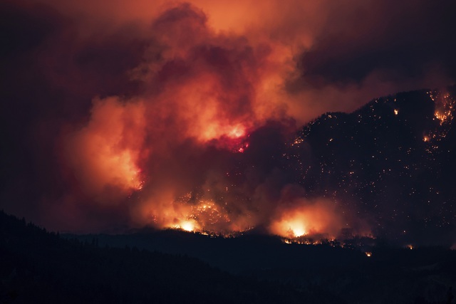 12.000 vụ sét đánh gây ra hơn 130 trận cháy rừng tại Canada - Ảnh 1.