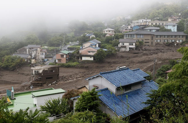 Lở đất nghiêm trọng ở Nhật Bản: Lực lượng cứu hộ chạy đua với thời gian tìm kiếm hơn 100 người mất tích - Ảnh 9.
