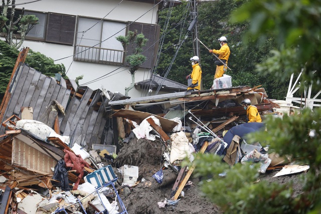 Lở đất nghiêm trọng ở Nhật Bản: Lực lượng cứu hộ chạy đua với thời gian tìm kiếm hơn 100 người mất tích - Ảnh 5.